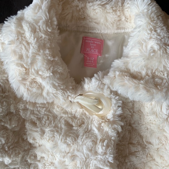 Beautiful faux fur baby jacket size 9-12m - Picture 2 of 5